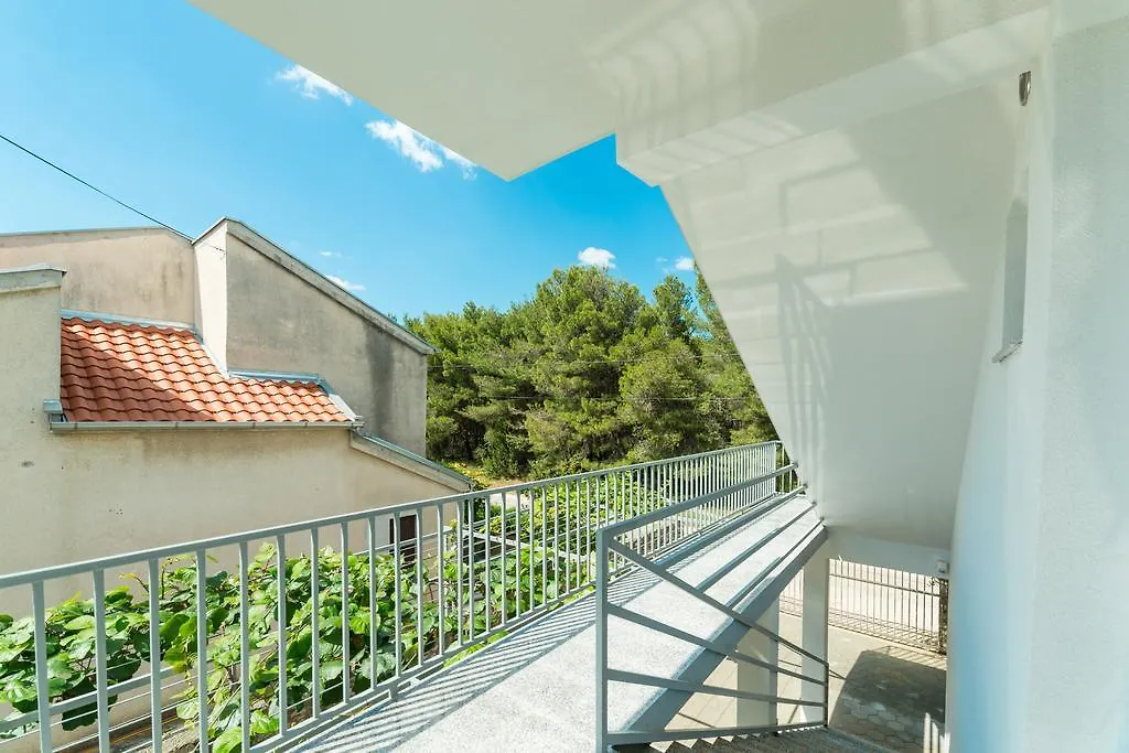 Apartments Brekalo Pakoštane