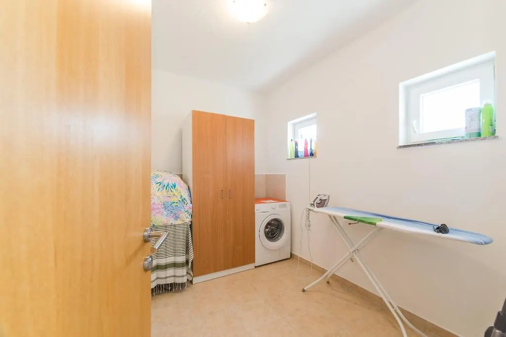 Apartments Brekalo Pakoštane