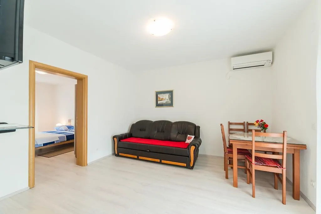 Apartments Brekalo Pakoštane